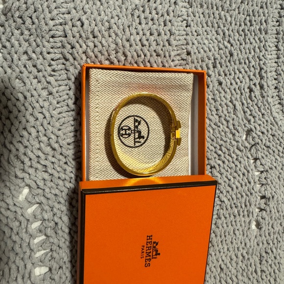 AUTHENTIC Click H bracelet original pkg and receipt. Worn 4x purchased 4/20/24 - Picture 7 of 7